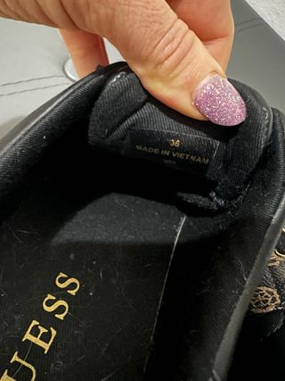 Scarpe Guess con lacci nere e marroni