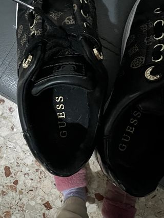 Scarpe Guess con lacci nere e marroni