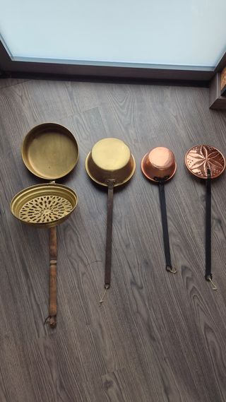 Lote Antigüedades: Calentador Cama y Cazos