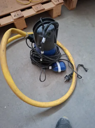 Bomba de agua sumergible.