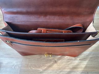 Maletín de piel marrón