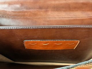 Maletín de piel marrón
