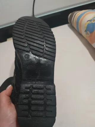 Scarpe eleganti vernice nera e pizzo