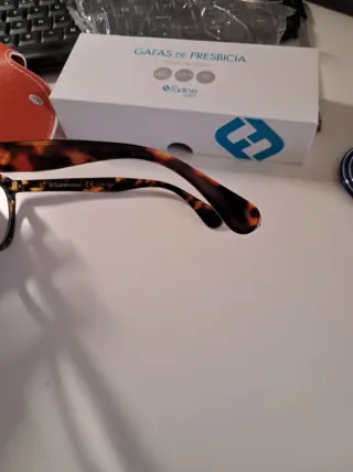 Gafas de presbicia Forline tortuga sin usar