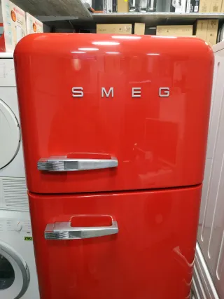 Frigorífico Smeg color rojo