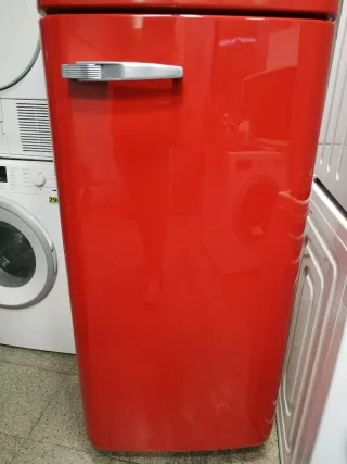 Frigorífico Smeg color rojo