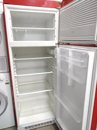 Frigorífico Smeg color rojo