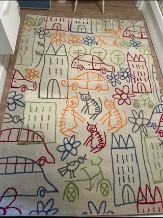 Alfombra infantil con coches y gatos