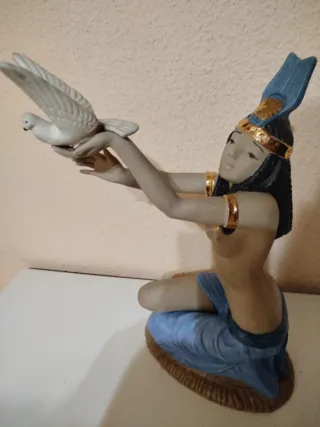 Figura Ceragan mujer con ave