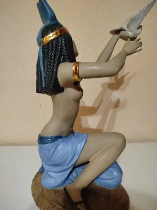 Figura Ceragan mujer con ave