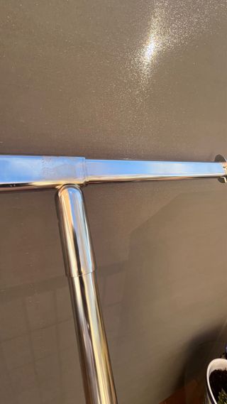 Perchero Cromado con Ruedas Diámetro 80 mm.