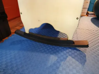 Cuna de madera con balancín