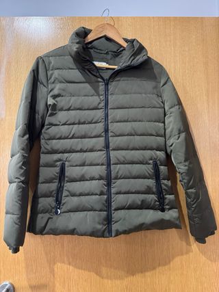 Abrigo Desigual Mujer Negro y Rojo y plumas mujer