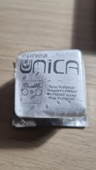 Toma TV/FM Eunea Serie Intermedia