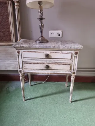 2 Comodini antichi in marmo e legno