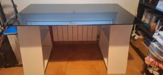 Escritorio cristal negro patas blancas