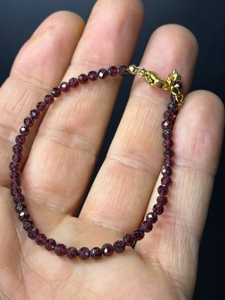 Pulsera ajustable de granate y oro acero