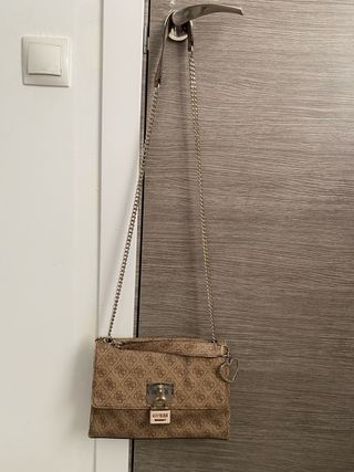 Bolso Guess Marrón y Dorado