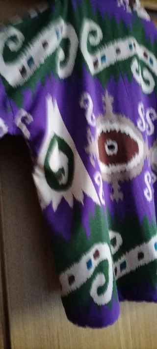 Chaqueta con estampado morado y verde