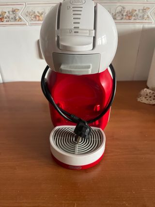 Cafetera Dolce Gusto Roja y Blanca