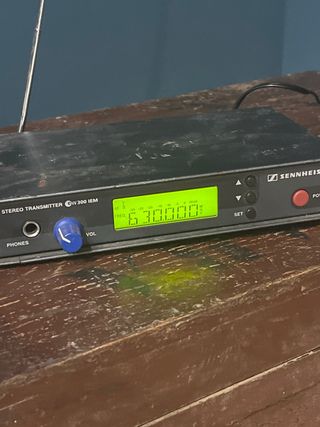 Transmisor Sennheiser EW 300 IEM usado funcion