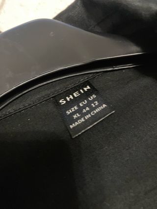 Camicia nera SHEIN effetto lucido