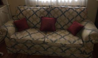 Sofá de tela beige y azul tela chenilla