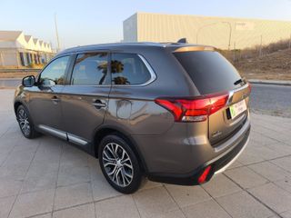 MITSUBISHI OUTLANDER 220 DID 150CV 4X4 7 PLAZAS