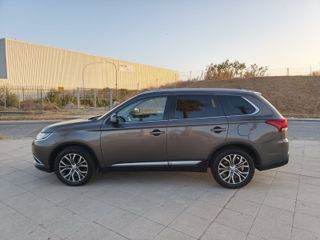 MITSUBISHI OUTLANDER 220 DID 150CV 4X4 7 PLAZAS