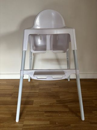 Trona infantil con reposapiés
