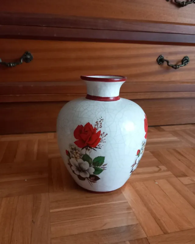 Jarrón de cerámica craquelado