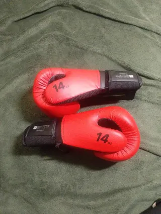 Guantes de boxeo rojos y negros 14 oz