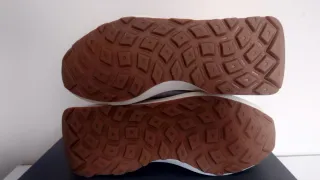 Deportivas New Balance Blancas y Moradas