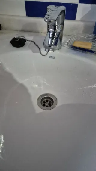 Mueble baño mármol, grifería y espejo