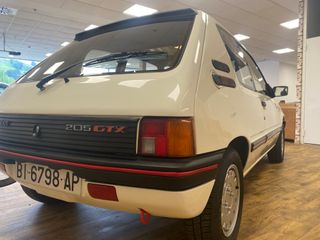 PEUGEOT 205  1987