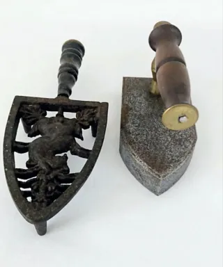 Antigua plancha de hierro