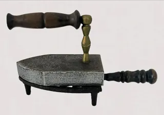 Antigua plancha de hierro