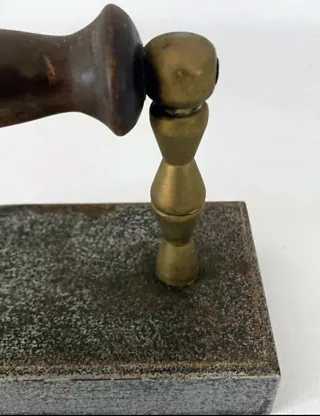 Antigua plancha de hierro