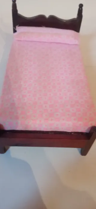 Cama miniatura casa de muñecas