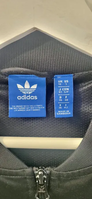 Sudadera Adidas Negra con Rayas Blancas