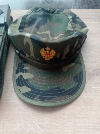 TRAJE CAMUFLAJE, CAZA MONTAÑA, + gorra y ceñidor..