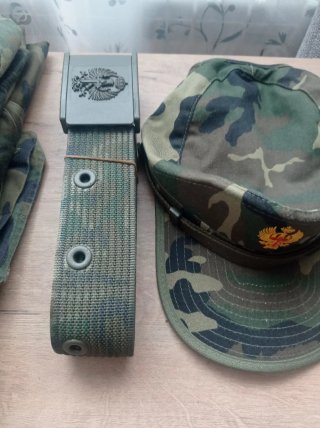 TRAJE CAMUFLAJE, CAZA MONTAÑA, + gorra y ceñidor..
