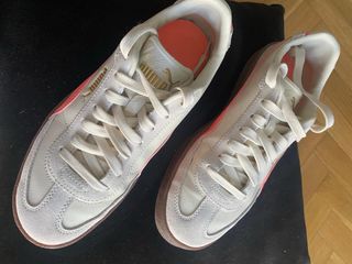 Zapatillas Puma Blancas y Naranja