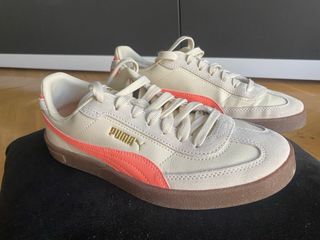 Zapatillas Puma Blancas y Naranja