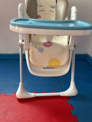 Trona de bebé con bandeja