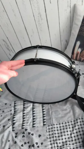 Tambor blanco con correa