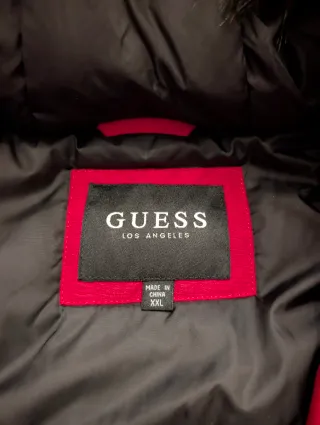 Abrigo marca GUESS Rojo XXL