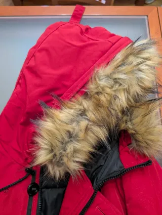 Abrigo marca GUESS Rojo XXL