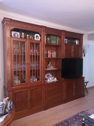 Mueble de comedor madera de Cerezo y cristal