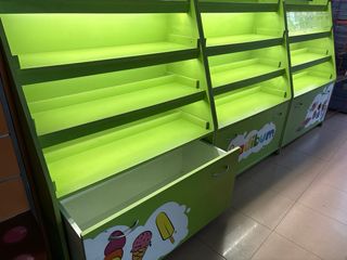 Mueble expositor con cajones